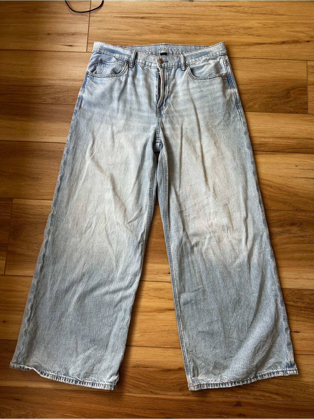 American Eagle Light Wash Baggy Women’s Jeans